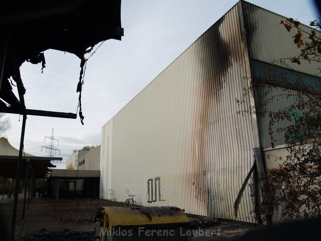 Muellcontainerbrand Schule Koeln Holweide Burgwiesenstr   P20.JPG